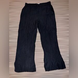 Abercrombie and Fitch
Crinkle Textured Pull-On Pant